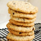 Chewy Oatmeal Raisin Cookies